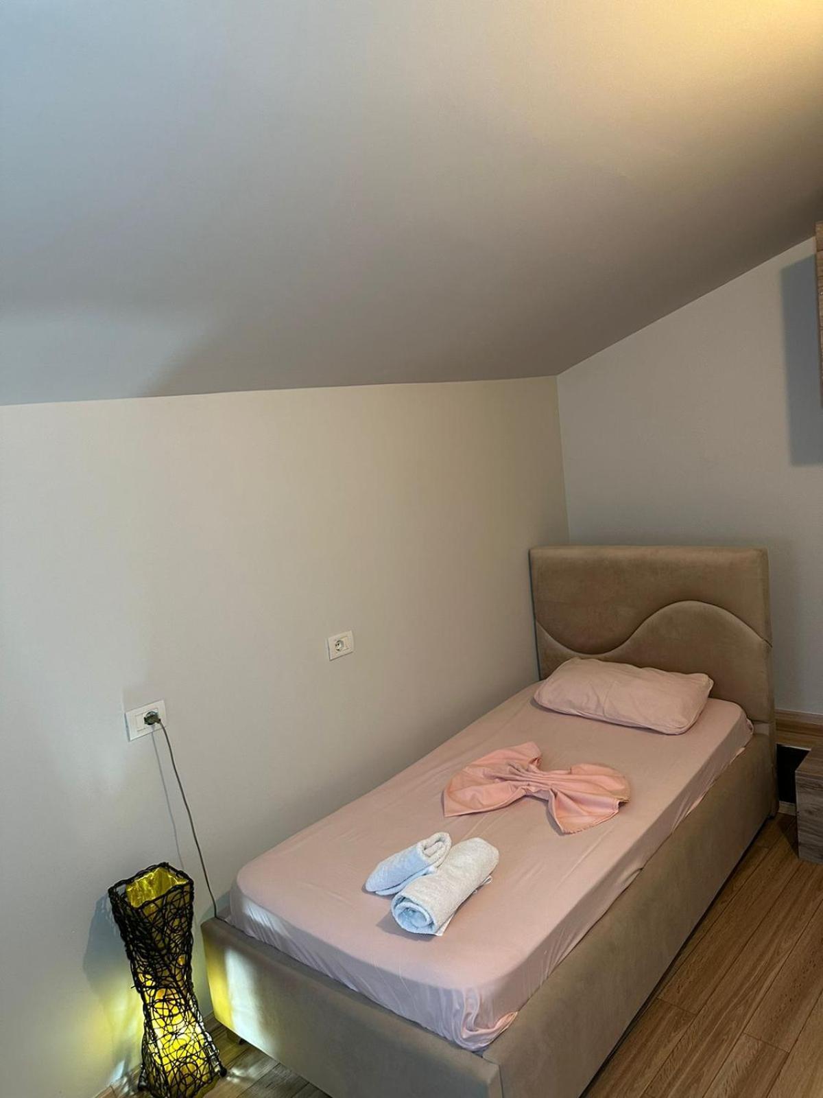 Eden hostel Tirana Buitenkant foto