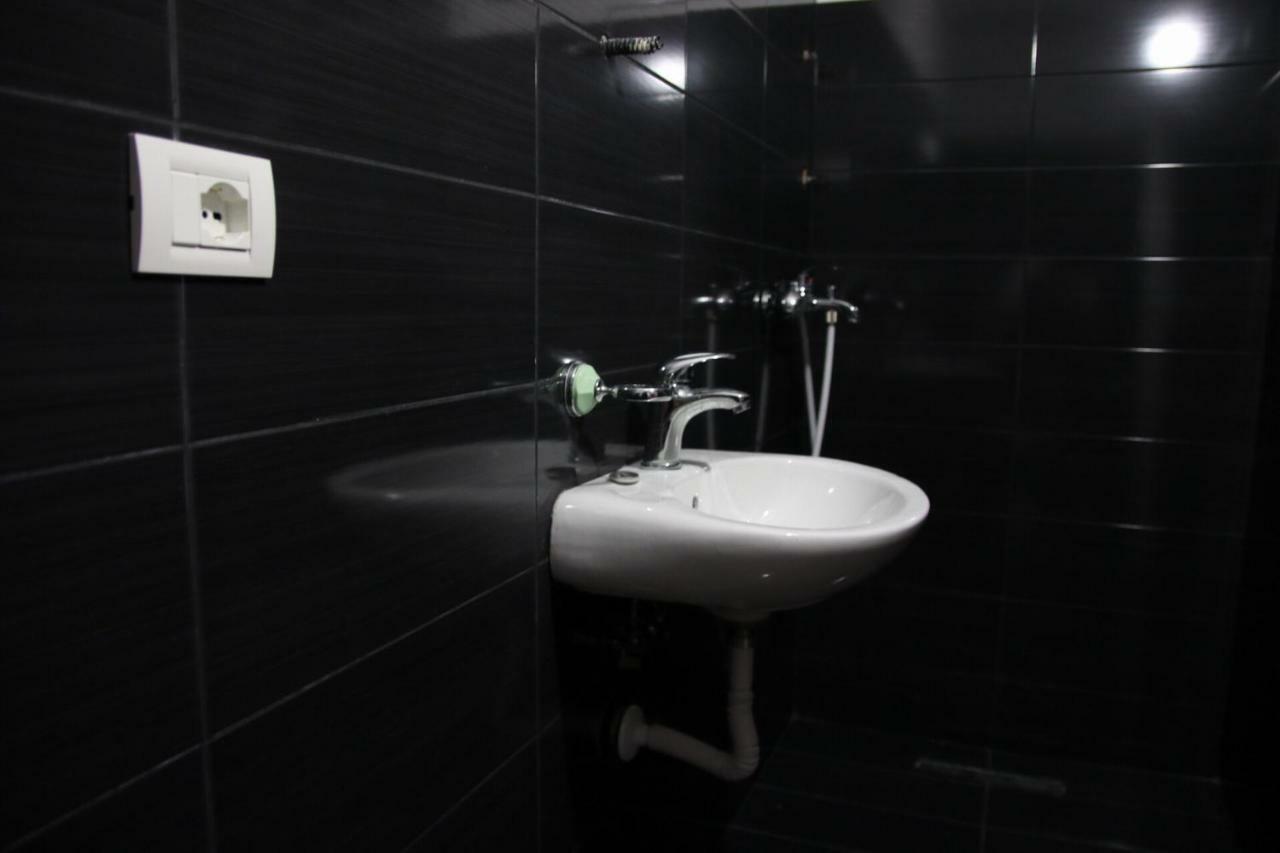 Eden hostel Tirana Buitenkant foto